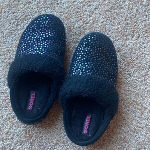 Girls Sorel slippers size 4